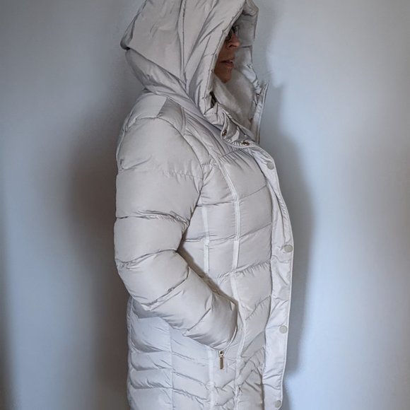 Woman's winter coat - Picture 3 of 3